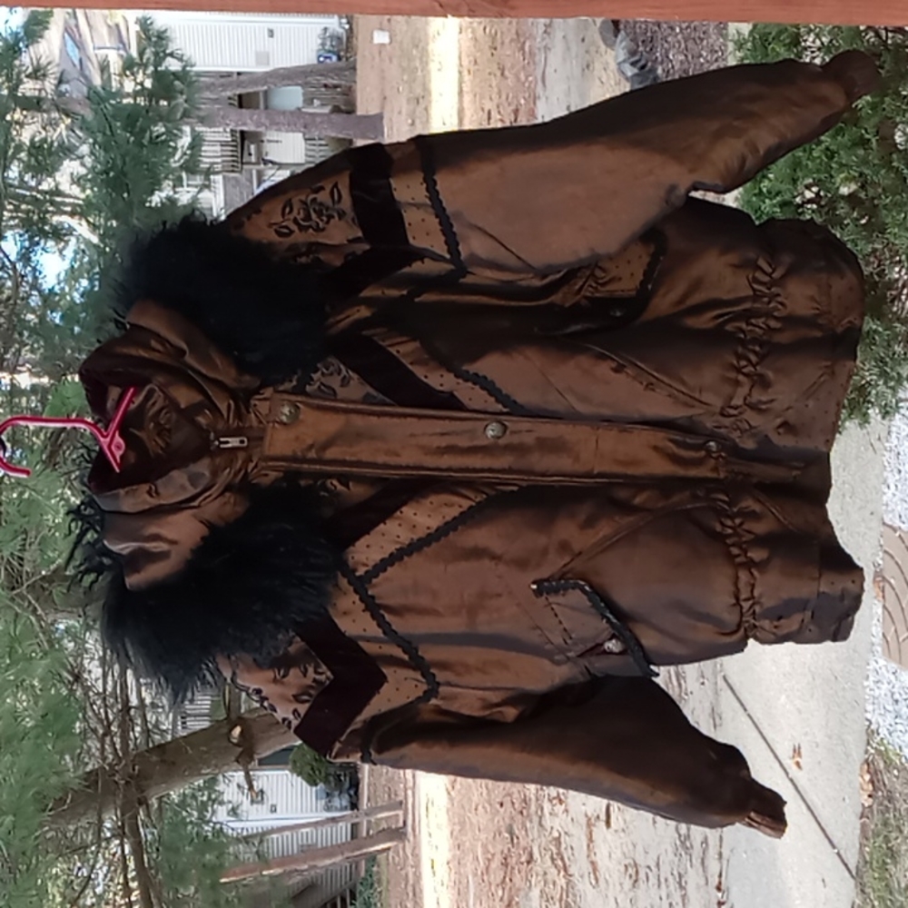 Beautiful Otello Pelle Very Warm Coat.. GENUINE FUR.